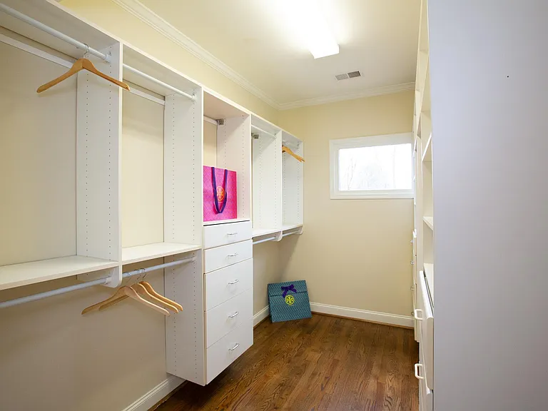 653 Lockton Pl — Photo 35