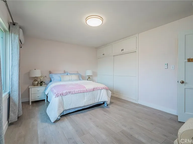 114 E Dexter St — Photo 11