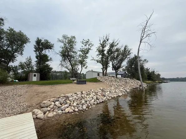1419 Loon Lake Rd E, Bottineau, ND 58318