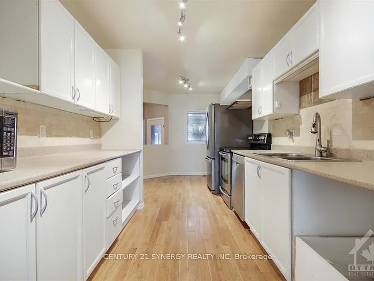 532 Pocono Cres — Photo 13