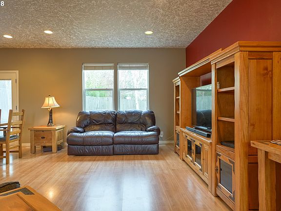 4th image of 2260 Rogers Ln NW