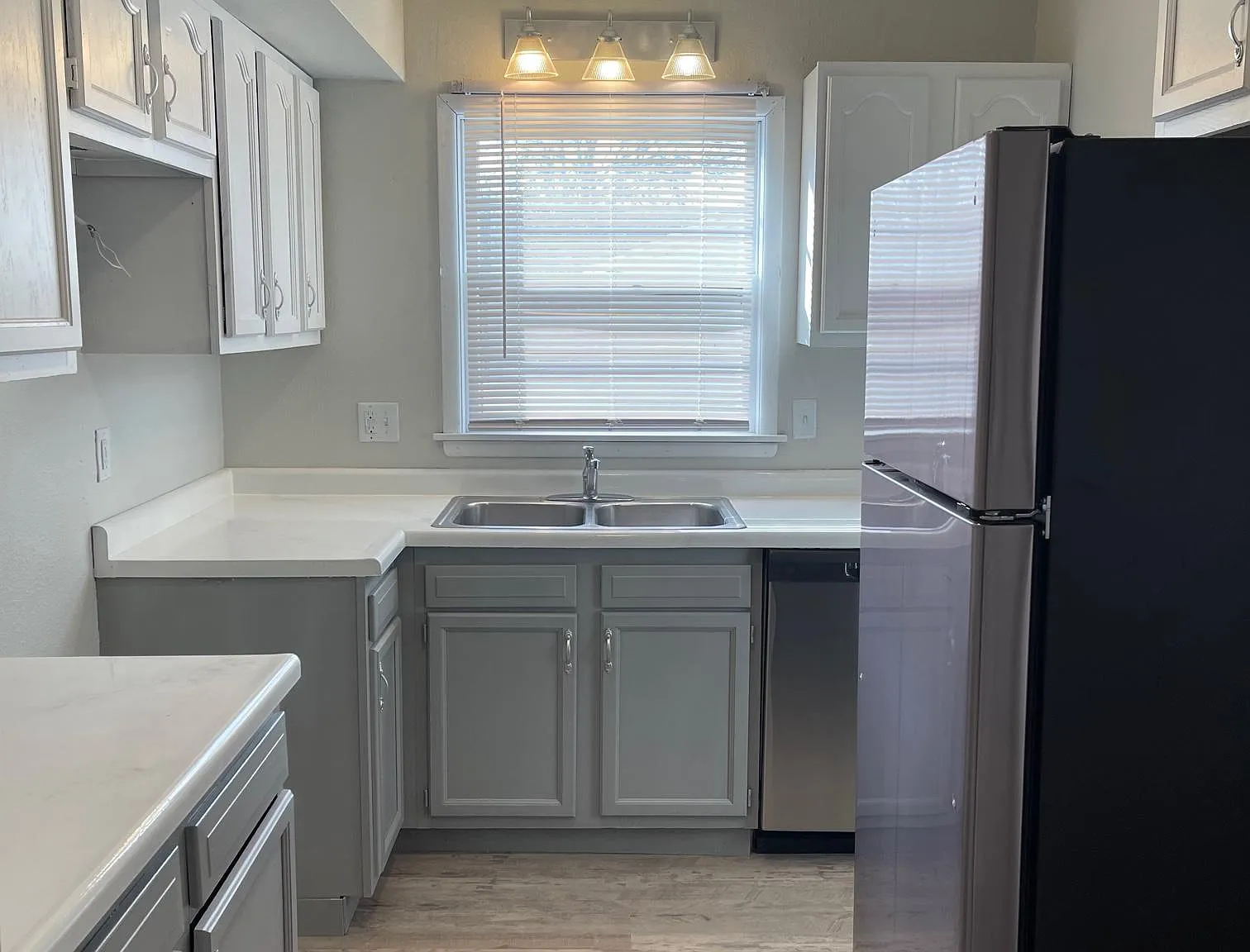 5 bed, $3,413 — Photo 2