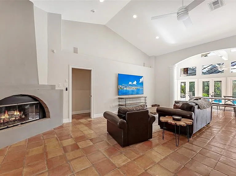 4935 Riverwood Ave — Photo 10