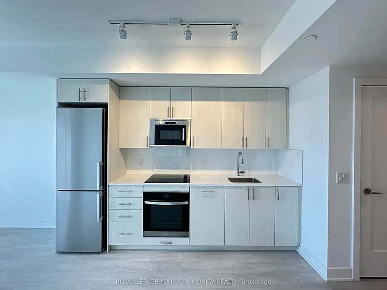 2545 Simcoe St N #2001 — Photo 10