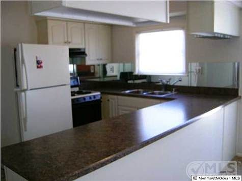 5th image of 264 Barbados Dr N