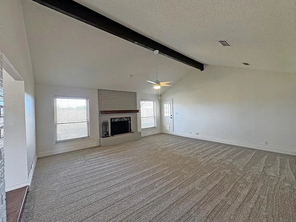 3 bed, 2.0 bath, 2228 sqft, $2,900 — Photo 4