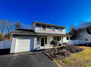 3 Rockhill Rd, Rocky Point, NY 11778