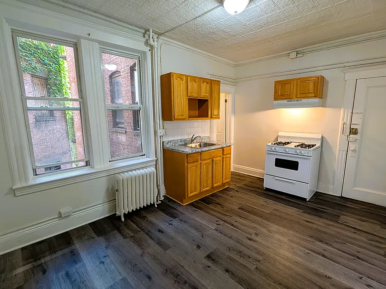 48 Broadway #D — Photo 3