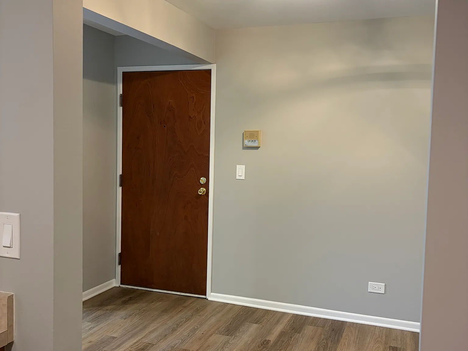 2 bed, 840 sqft, $2,200 — Photo 2