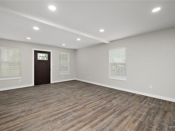 3rd image of 1005 W Chavez St