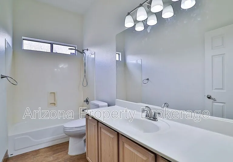 715 E Orchid Ln — Photo 13