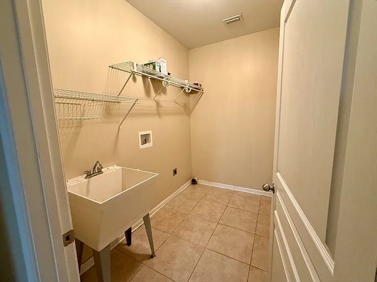 211 Hannah Rd — Photo 9
