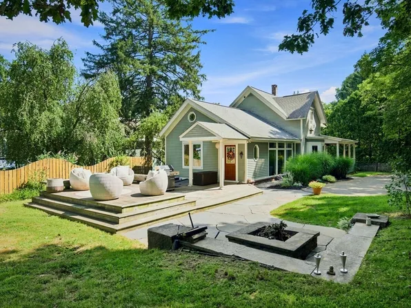 139 Montague City Rd, Greenfield, MA 01301
