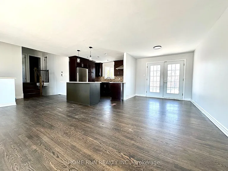 71 Ashburn Dr — Photo 5