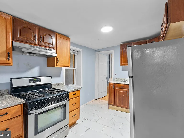 1818 E Pratt St #B — Photo 2