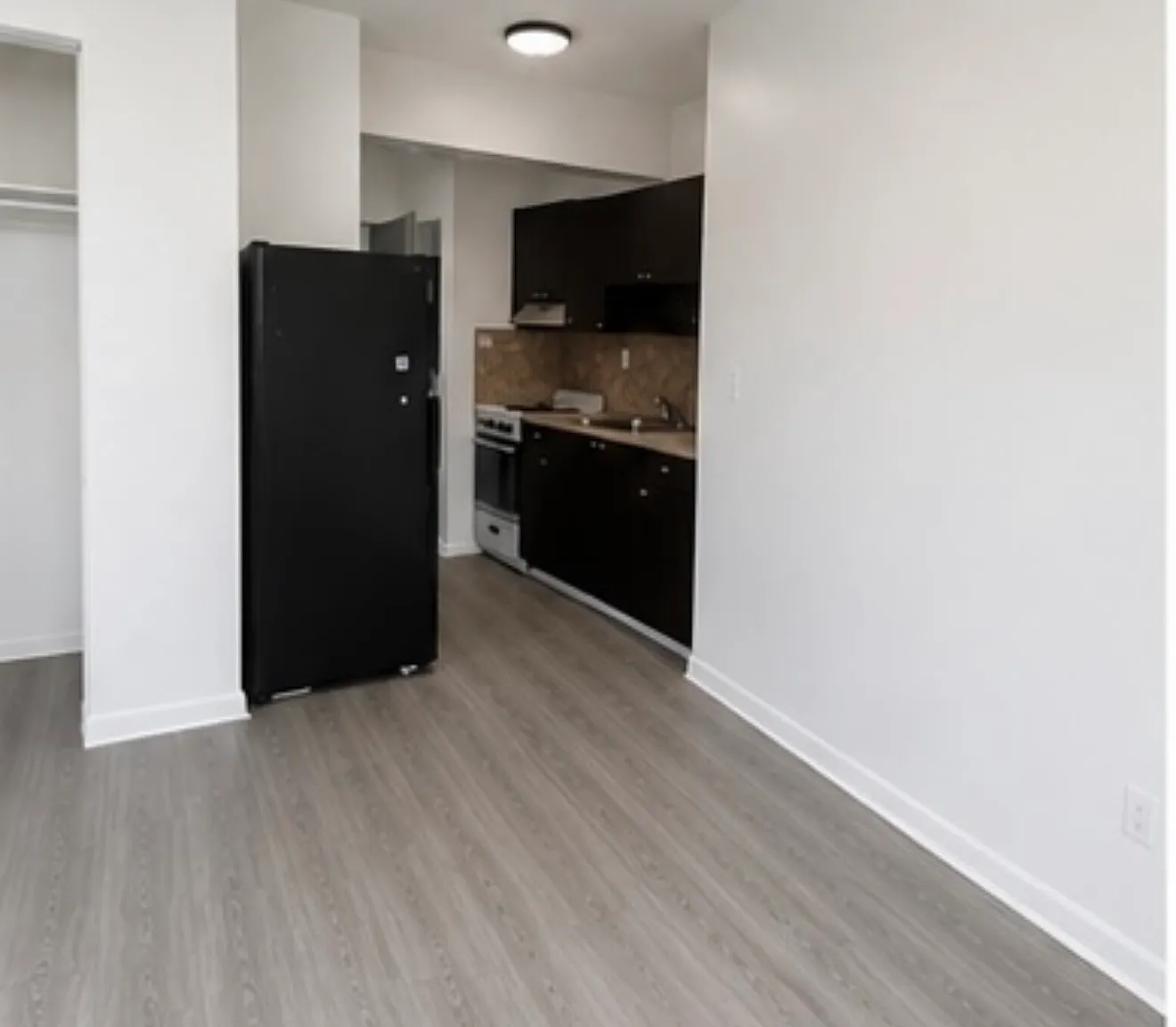 Studio, 400 sqft, $1,300 — Photo 2