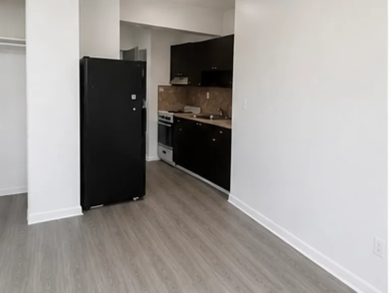 233 SW 11th Ave — Photo 2