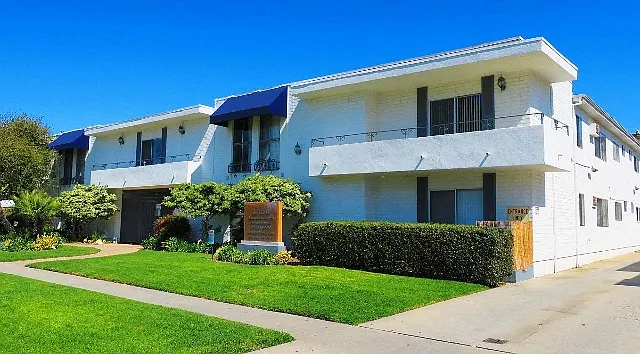 Lido Apartments - 3610 Midvale Ave — Photo 2