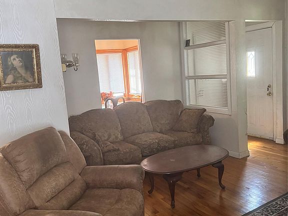 4th image of 8019 Grand Central Parkway