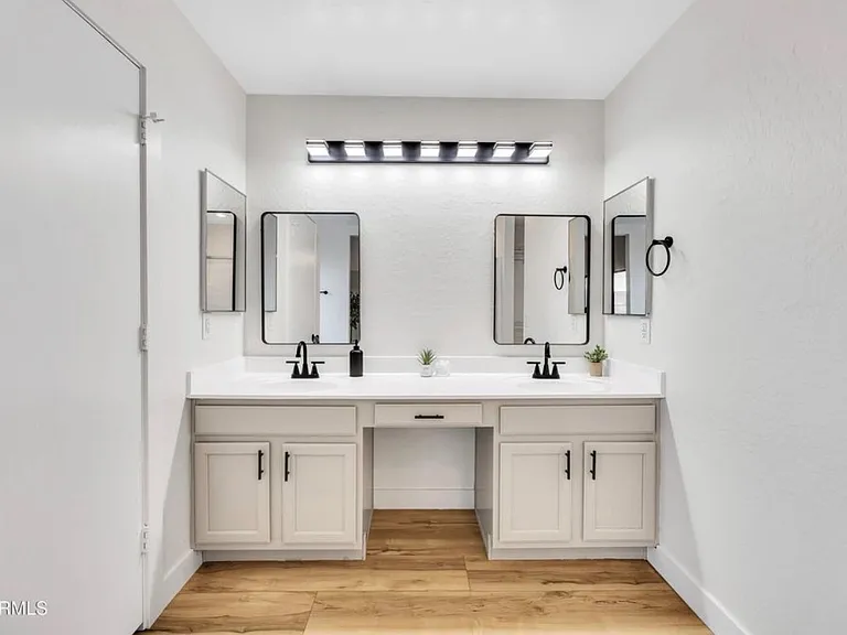 3702 W Naomi Ln — Photo 2