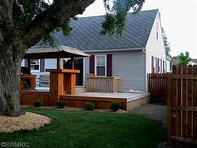 3rd image of 1023 Cricklewood St SW