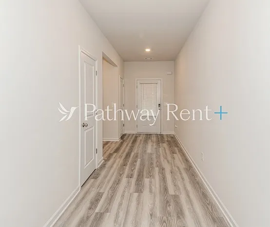 603 Mackenzie Cv — Photo 10