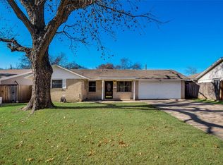 806 S Mills Dr, Euless, TX 76040