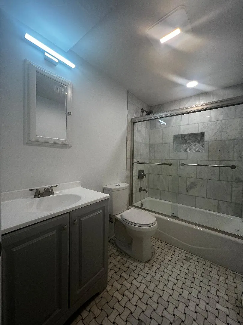 11 The Blvd — Photo 3