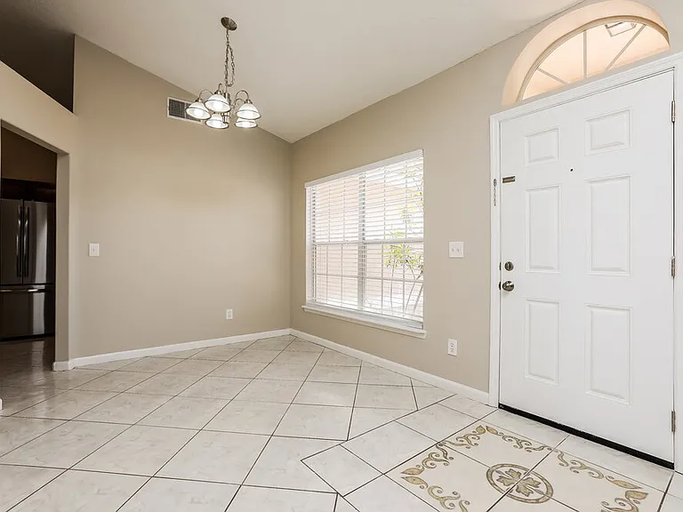 371 Snowshoe Ct — Photo 4
