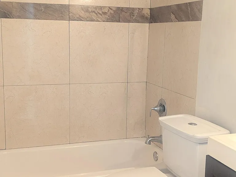 20400 NW 7th Ave #202 — Photo 5