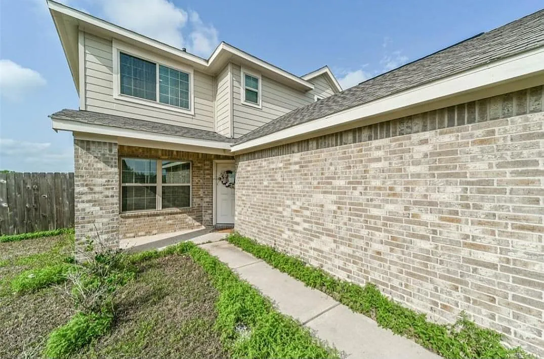 4 bed, 2.5 bath, 1814 sqft, $2,280 — Photo 1