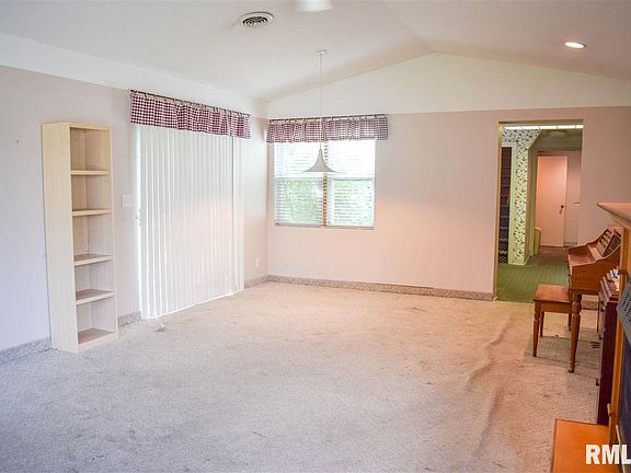 3rd image of 305 N Indiana Ave