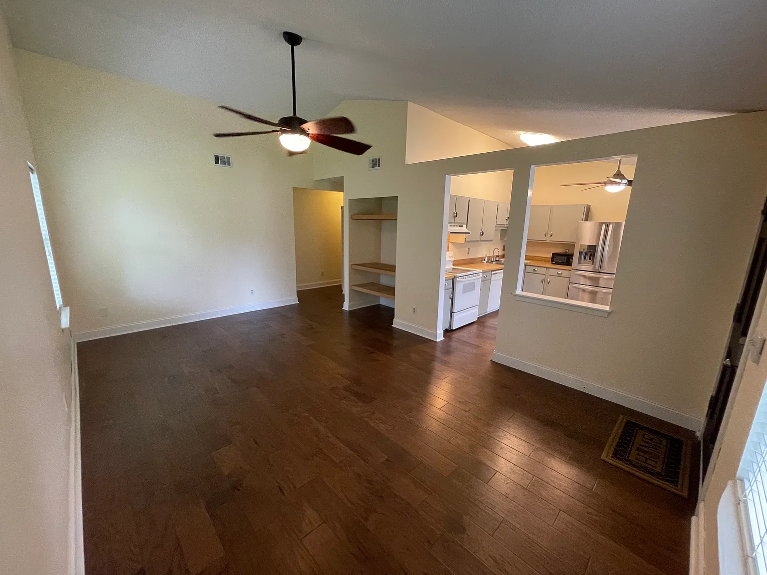 4 bed, 1400 sqft, $3,000 — Photo 2