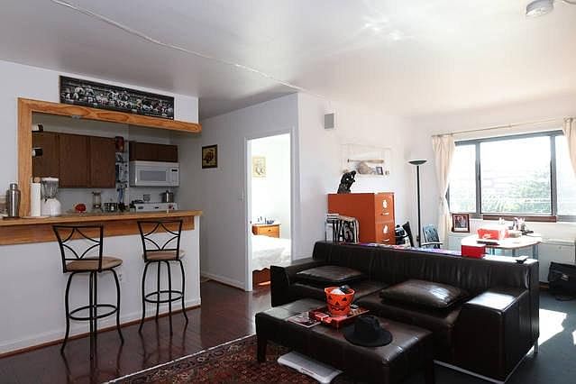 Living Room - Furnished Option