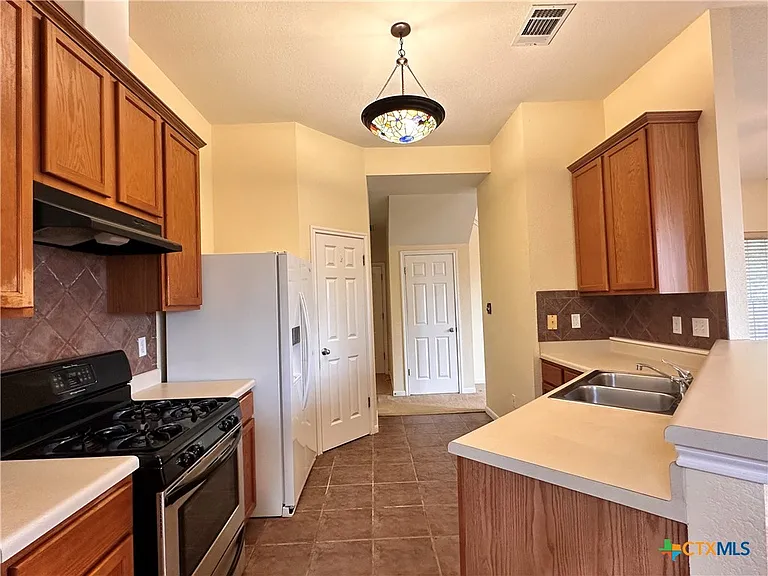 2050 Lisa Ln — Photo 5