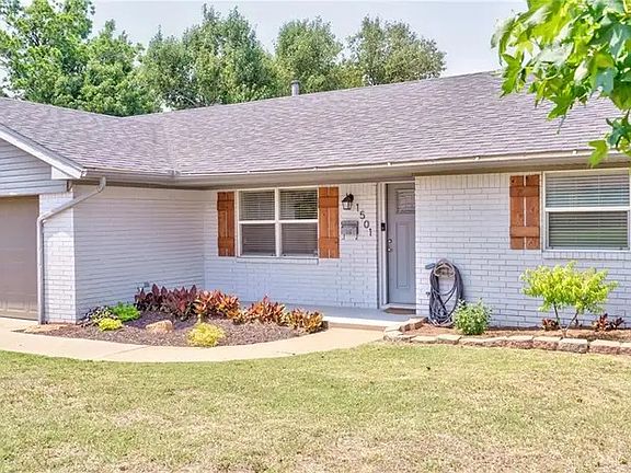 3rd image of 1501 Carlton Way