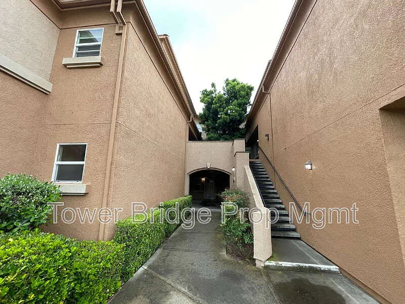 Building Photo - 1900 Danbrook Dr #111