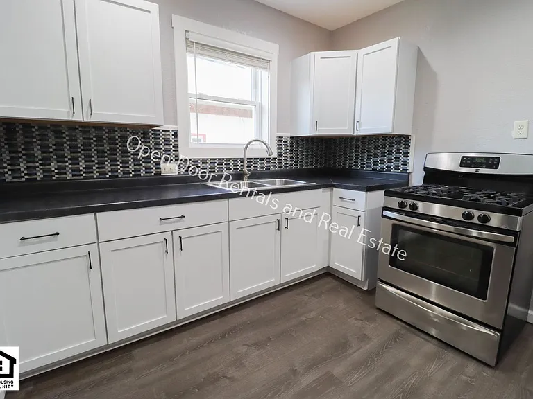 302 S Walsh St — Photo 5
