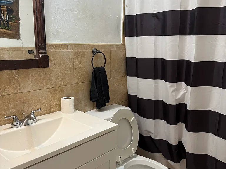 455 NE 32nd St #10 — Photo 5
