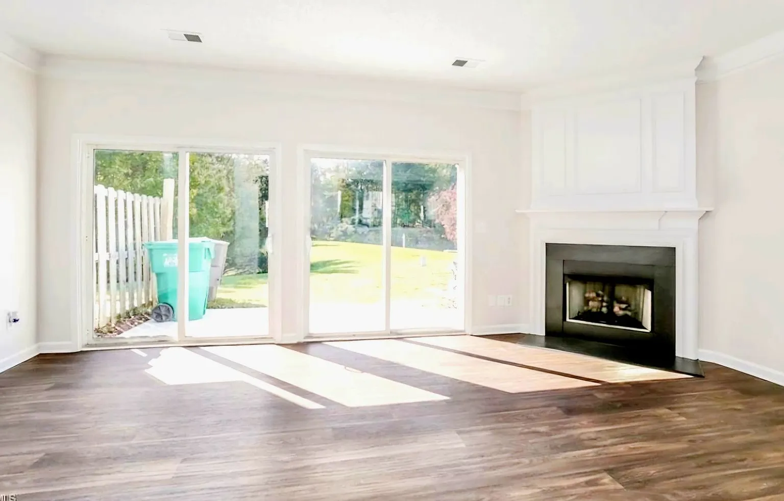 Charming 3BR Townhome in Jamestown — Photo 3