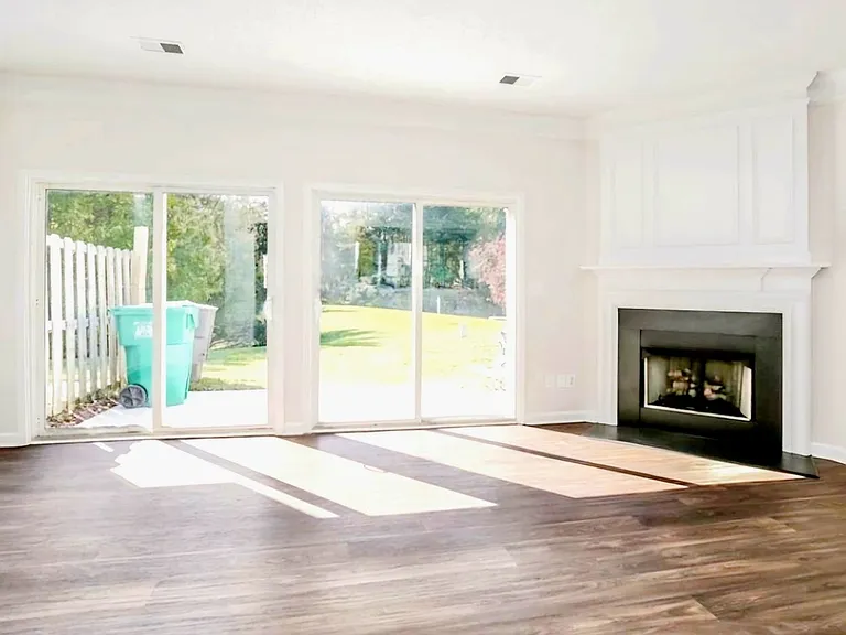 3956 Elizabeth Glen Way — Photo 3