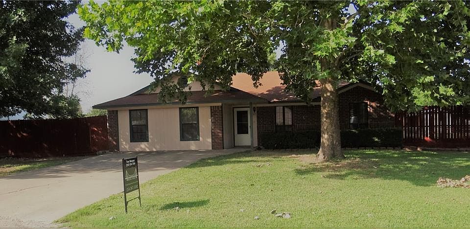 1st image of 305 Elmwood Dr