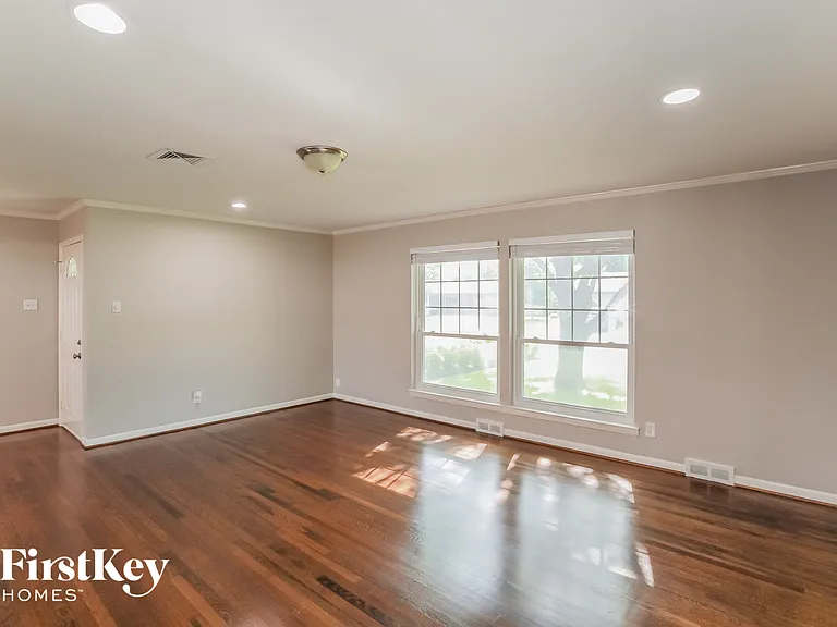 3439 Timberview Rd — Photo 3
