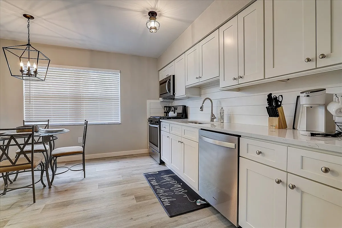 2 bed, 980 sqft, $1,950 — Photo 4