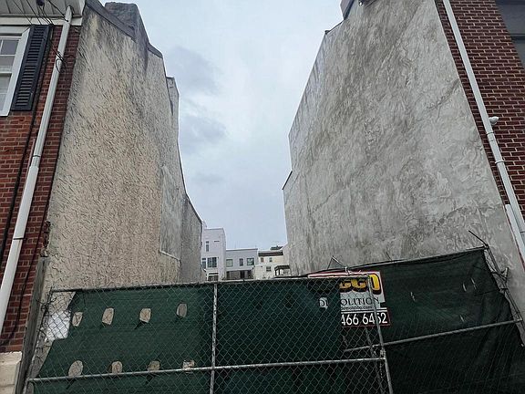 5th image of 1310 Marlborough St