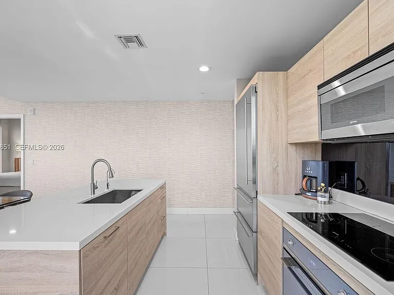 16385 Biscayne Blvd #3201 — Photo 13