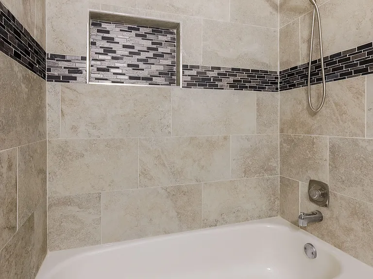 Bathroom (upstairs)