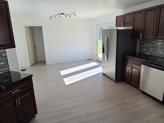 2nd image of 39 Hamilton Dr