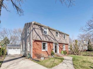 132 W Mission Rd, Allouez, WI 54301