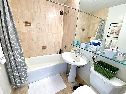Rented by Bank Neary | media 7
